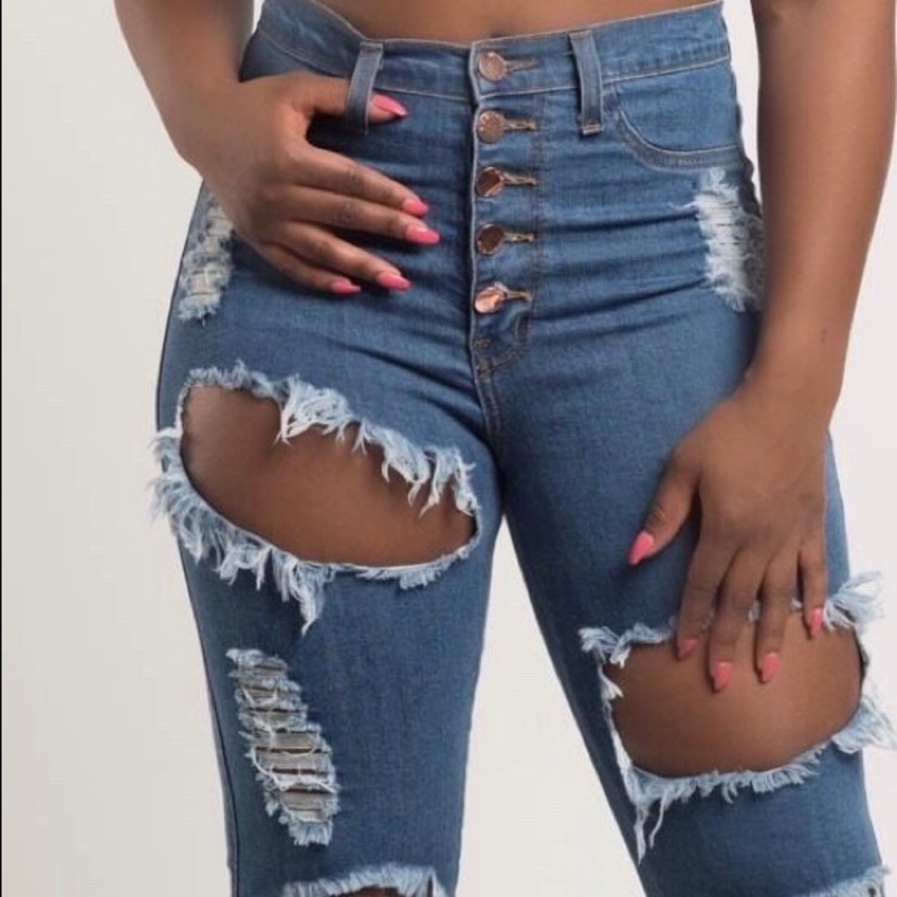 Distressed Bermuda Shorts - Picture 6 of 8